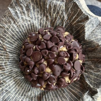 Gideon's Bakehouse - Classic chocolate chip cookie - Bakeries Near Me - Orlando, Florida