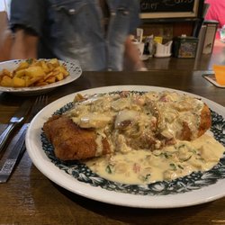 Karl H. Kortheuer - Schnitzel with mushrooms with a side of potatoes.