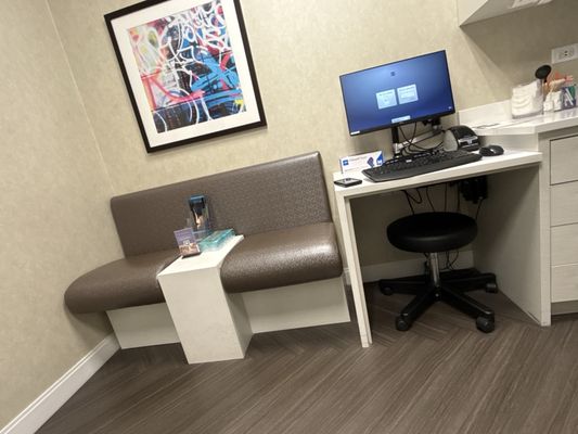 Derick Dermatology - Buffalo Grove