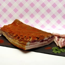 Aubard Charcuterie - Ventrèche, Poitrine de porc basque au piment d'espelette