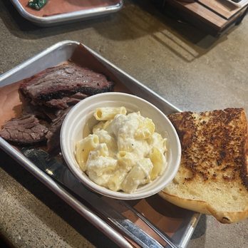 Canyons Barbeque - Kids meal with brisket, Mac n cheese, and bread - Barbeque Near Me - Castro Valley, California