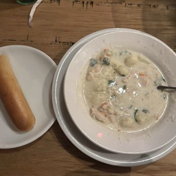 Olive Garden Italian Restaurant - Chicken & Gnocchi Never-Ending Soup, Salad & Breadsticks - Italian Near Me - Temecula, California
