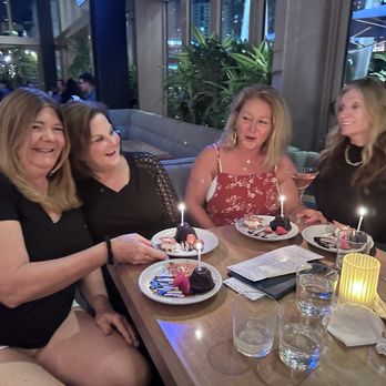 Earls Kitchen + Bar - New American Near Me - Miami, Florida Earls Kitchen + Bar - New American Near Me - Miami, Florida