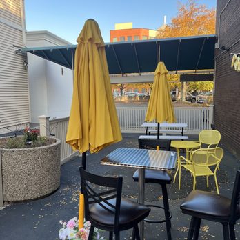 RoiEt Cafe - Cafes Near Me - Hamden, Connecticut
