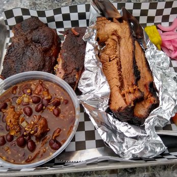 210 Bar-B-Que - Combo plate: pretty as a picture - Barbeque Near Me - Bayport, Minnesota