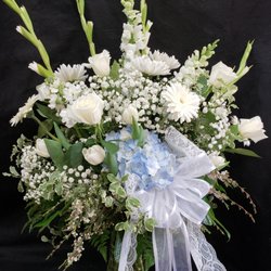 Poseys 'N' Partys Florist - Sympathy arrangement