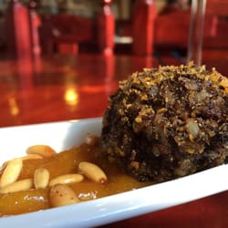 Borda de Bosneráu - #vamonosdetapas Bombón de morcilla rellena de torta del Casar con pimientos del piquillos sobre chutnei de mango