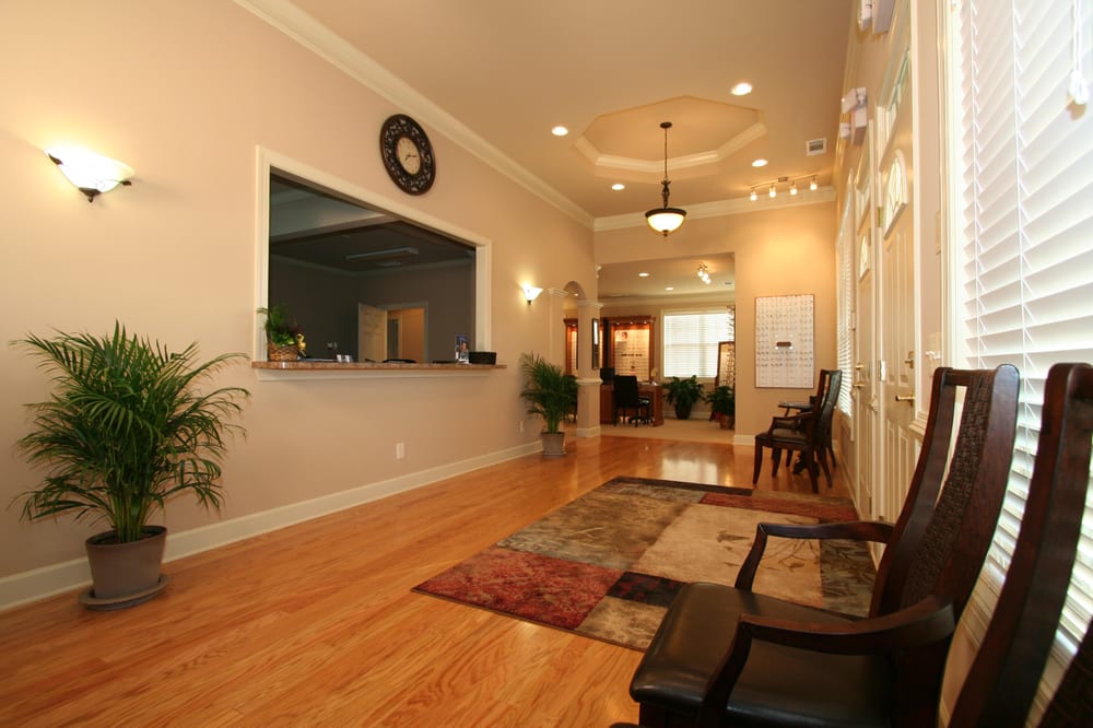 DISTINCTIVE EYE CARE Updated September 2024 6750 Jamestown Dr