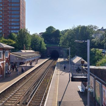 St Leonard's Warrior Square - Platform - Train Stations Near Me - Saint Leonards, ESX