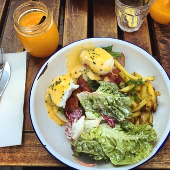 Picnic - Eggs Benedict with bacon ! Delicious - Spanish Near Me - Barcelona, B Picnic - Eggs Benedict with bacon ! Delicious - Spanish Near Me - Barcelona, B