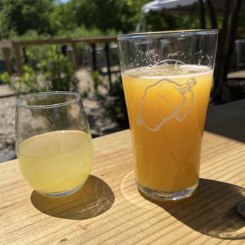 Steel Hands Brewing - Beermosa and pineapple Mimosa - Breweries Near Me - Cayce, South Carolina Steel Hands Brewing - Beermosa and pineapple Mimosa - Breweries Near Me - Cayce, South Carolina