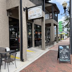 Benjamin French Bakery Cafe - Exterior