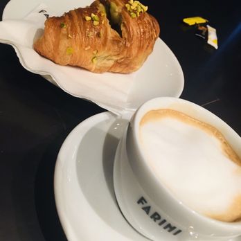 Farini - Pistachio Croissant (€1.60) + Cappuccino (€1.12) - Italian Near Me - Venezia, VE