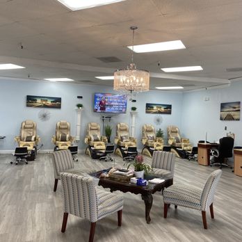 Lucky Nails - Clean mani and pedi stations with waiting area. - Nail Salons Near Me - Bay Point, California