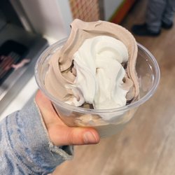 Orange Leaf Frozen Yogurt - Cookies & Cream, coconut, coffee - THE BEST FLAVORS