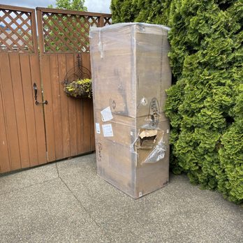 NSD - Huge box with big obvious hole - Couriers & Delivery Services Near Me NSD - Huge box with big obvious hole - Couriers & Delivery Services Near Me