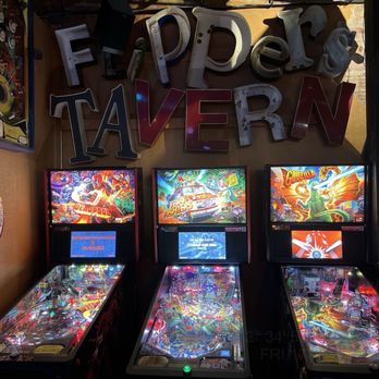 Flippers Tavern - Bars Near Me - Lubbock, Texas