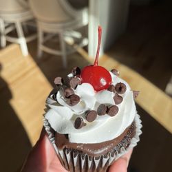 Garcia & Gavino - Black Forest cupcake