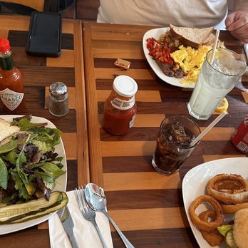Cafe Sarafornia - Chicken club, Italian sausage & egg, Burger - American Near Me - Calistoga, California Cafe Sarafornia - Chicken club, Italian sausage & egg, Burger - American Near Me - Calistoga, California