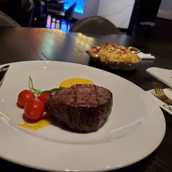 Gordon Ramsay Hell's Kitchen - Filet mignon and prosciutto gouda mac and cheese - Steakhouses Near Me - Stateline, Nevada