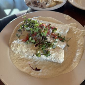 El Monumento - Three enchiladas with suiza sauce - Mexican Near Me - Georgetown, Texas