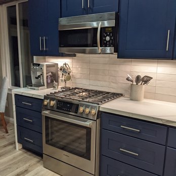 MasterCraft Home Improvement - A sleek, slide-in Bosch range creates a dynamic cooking center. - General Contractors Near Me - Carlsbad, California MasterCraft Home Improvement - A sleek, slide-in Bosch range creates a dynamic cooking center. - General Contractors Near Me - Carlsbad, California