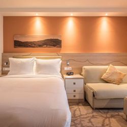 Hampton by Hilton Freiburg - Guest room