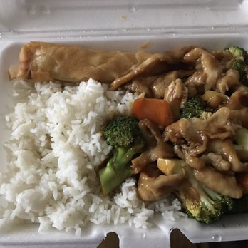 Hong Kong Chef 5 - Chicken with Broccoli - Chinese Near Me - Bloomsburg, Pennsylvania