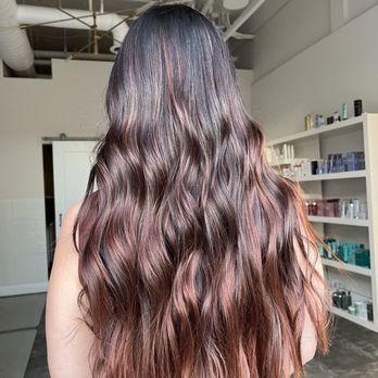 Nine Two Five Salon - Hair Salons Near Me - Hayward, California