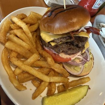 MudHen Brewing Company - Double smash burger - Breweries Near Me - Wildwood, New Jersey MudHen Brewing Company - Double smash burger - Breweries Near Me - Wildwood, New Jersey
