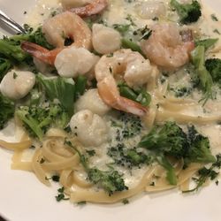 Dough Boy's Pizza Restaurant - Scallop & Shrimp Alfredo Primavera