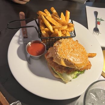 National Hotel - fried chicken burger - Hotels Near Me - Frenchtown, New Jersey National Hotel - fried chicken burger - Hotels Near Me - Frenchtown, New Jersey