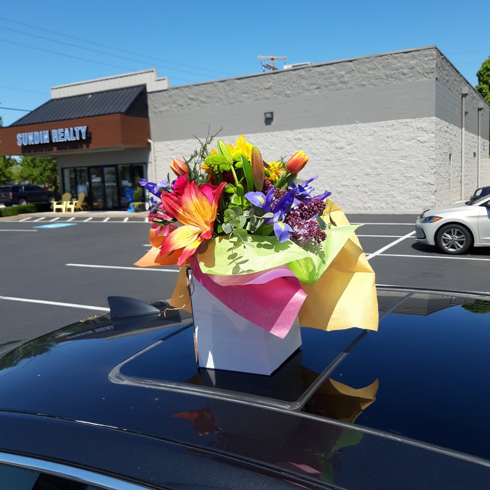 Flowers on the fly. Flowers on the fly.