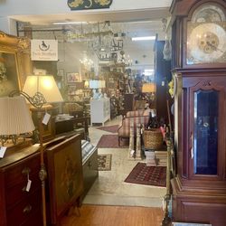 Twin Brothers Antiques - Interior