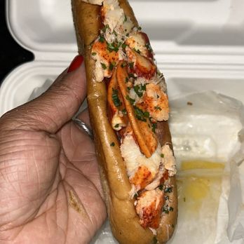 Voyager - Lobster roll - Seafood Near Me - Ferndale, Michigan Voyager - Lobster roll - Seafood Near Me - Ferndale, Michigan