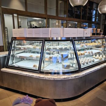 Dean & Deluca - Display case - Coffee & Tea Near Me - Honolulu, Hawaii