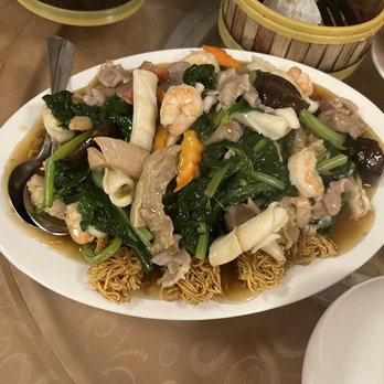 Happy Days - House crispy noodles - Seafood Near Me - Honolulu, Hawaii