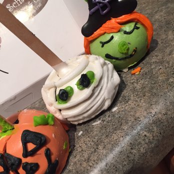 Schlegl's Bakery - How cute are these cake pops?! - Bakeries Near Me - Lincolnwood, Illinois Schlegl's Bakery - How cute are these cake pops?! - Bakeries Near Me - Lincolnwood, Illinois