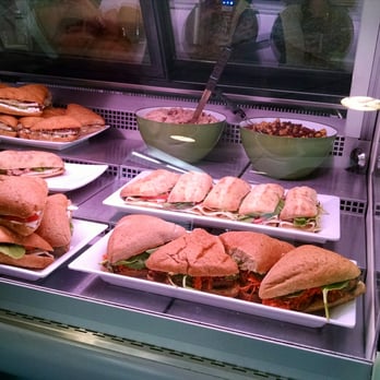 Café Twigs - Sandwiches and salads fridge - Cafes Near Me - Sainte-Anne-de-Bellevue, Quebec Café Twigs - Sandwiches and salads fridge - Cafes Near Me - Sainte-Anne-de-Bellevue, Quebec