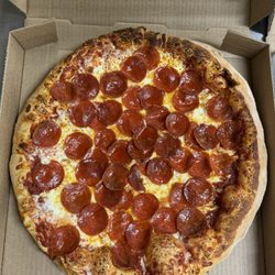 Roadrunner Pizza & Wings - Peperroni Pizza