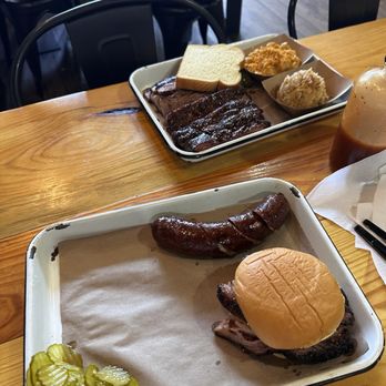 Burnt Bean- Seguin - Brisket sandwich cinco sausage pork ribs Mac n cheese - Barbeque Near Me - Seguin, Texas