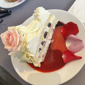 Extraordinary Desserts - Ivory Royale Cake! 10/10 Recommend - Bakeries Near Me - San Diego, California