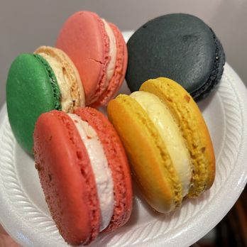 La Tour Cafe - Macarons - Cafes Near Me - Honolulu, Hawaii