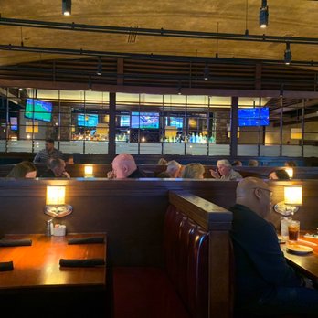 Charleston's - Interior - American Near Me - Tulsa, Oklahoma