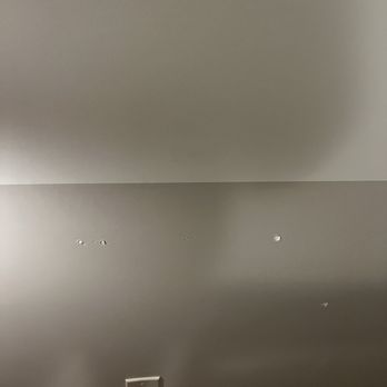 Casa Loma Beach Hotel - Walls in hotel room - Hotels Near Me - Laguna Beach, California Casa Loma Beach Hotel - Walls in hotel room - Hotels Near Me - Laguna Beach, California