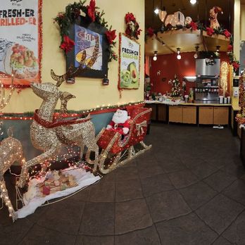 Del Taco - the inside of a restaurant decorated for christmas - Fast Food Near Me - Commerce, California
