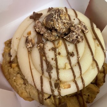 Crumbl - Chico - Snickers - Bakeries Near Me - Chico, California Crumbl - Chico - Snickers - Bakeries Near Me - Chico, California