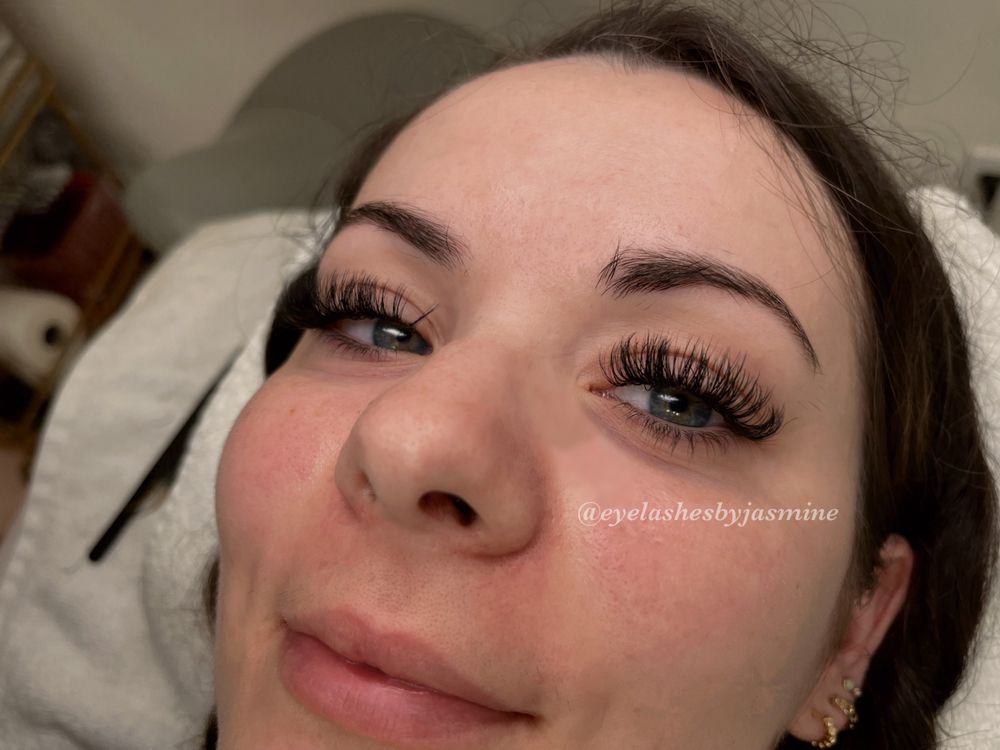 Sacred Lash Lounge Logo