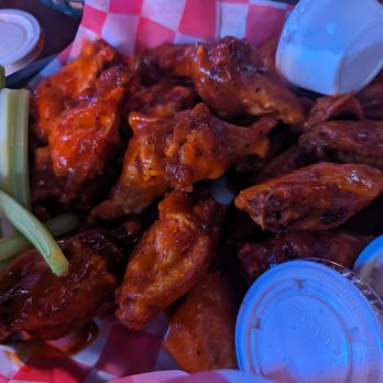 Bird's Nest - Birds Nest Hot Sauce wings - Chicken Wings Near Me - Chicago, Illinois