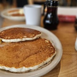 Panchos and Gringos - Short stack???? And that batter......is DEFINITELY NOT IHOP!!!!!